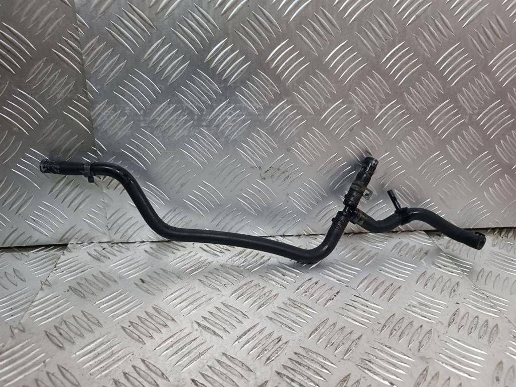 патрубок радиатора Volkswagen Golf 4 поколение 1999, 1.9 л., TDi, дизель, 1J0122447B - фото №1