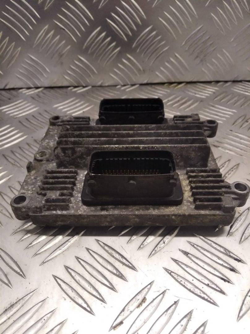 блок управления двигателем Opel Vectra C 2002, 2.2 л., i, бензин, 12202143 - фото №1