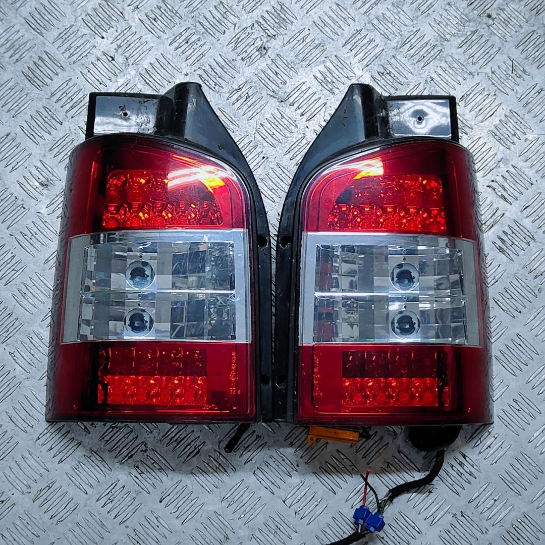 фонарь задний левый Volkswagen Transporter T5 2006, 2.5 л., TDi, AXD, дизель, робот, серебристый, микроавтобус, передний привод, правый руль, 7H0945257A - фото №1