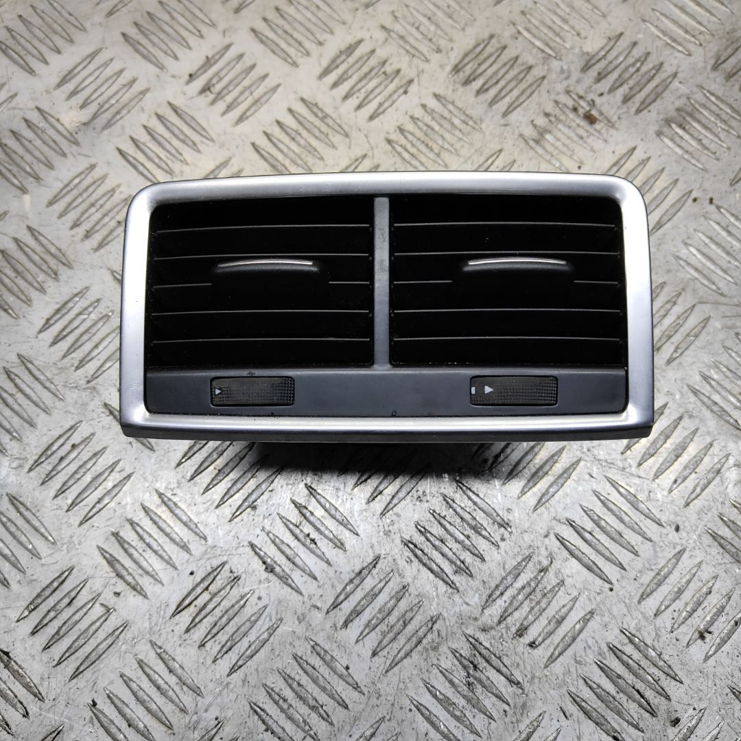 дефлектор обдува салона Audi Q7 4L 2006, 3.0 л., TDi, BUG, дизель, АКПП, бежево-серый, внедорожник 5 дв., полный привод, правый руль, 4L0819203K - фото №1