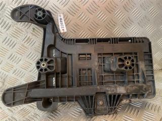 полка аккумулятора Volkswagen Passat B6 2007, 2.0 л., TDi, BMR, дизель, 6МКПП, чёрный, седан, передний привод, правый руль, 1K0915333C