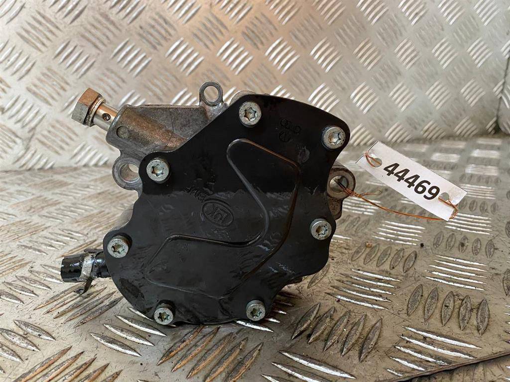 насос вакуумный Volkswagen Touareg 1 поколение 2004, 5.0 л., TDi, дизель, АКПП, LA2231010 - фото №1