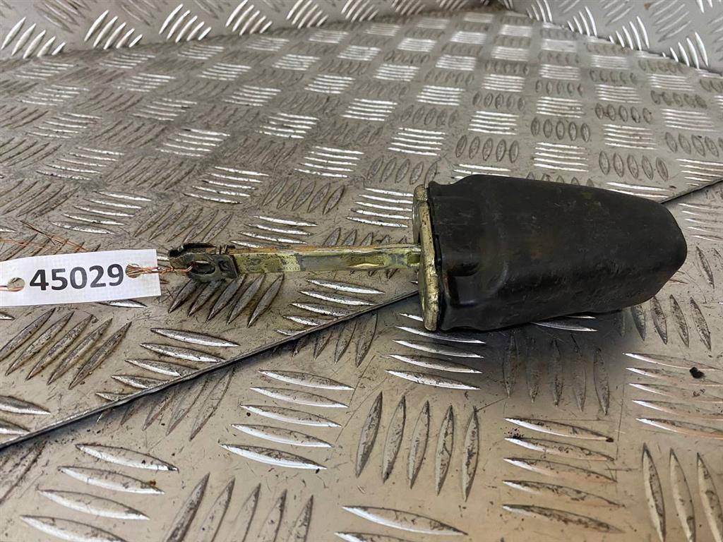 ограничитель открывания двери Volkswagen Passat B4 1994, 357837249 - фото №1