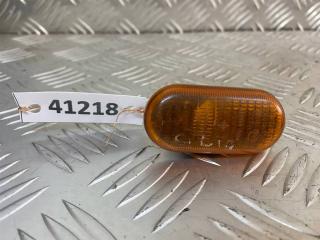 повторитель поворота на крыле Renault Clio 1 поколение [рестайлинг] 1998, 7700822136