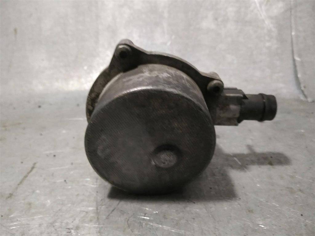 насос вакуумный Renault Clio 2 поколение 2000, 1.9 л., D, дизель, МКПП - фото №1