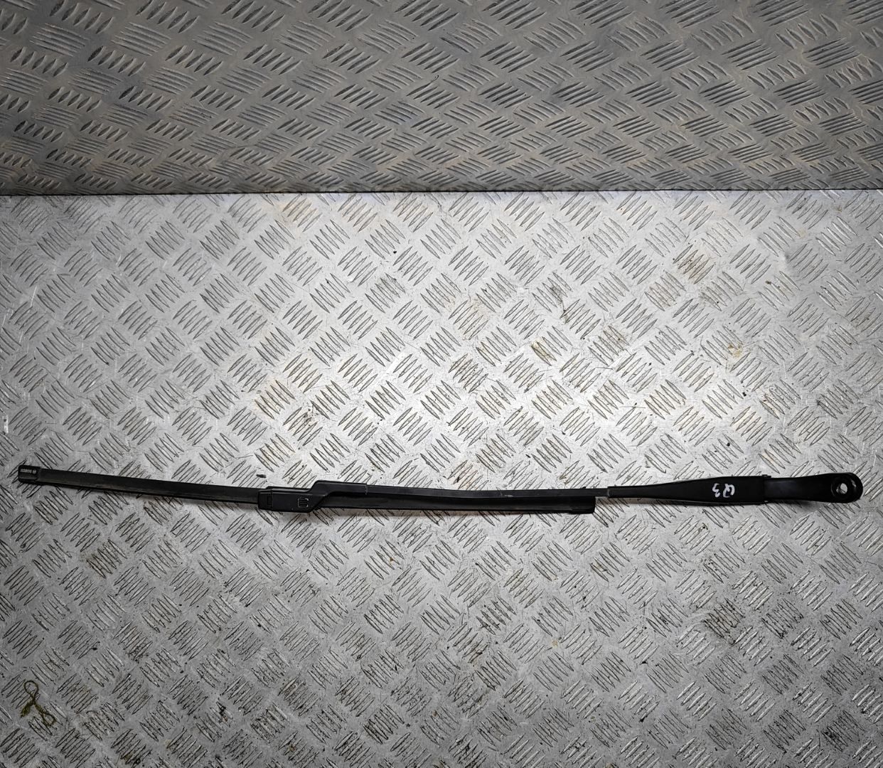 щеткодержатель (поводок стеклоочистителя, дворник) Citroen Berlingo 2 поколение (B9) 2012, 1.6 л., HDi, 9HN (DV6ETED), дизель, МКПП, белый, фургон, передний привод, правый руль, 9682974980 - фото №1