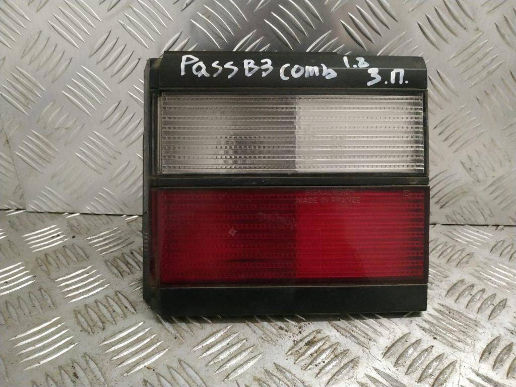 фонарь крышки багажника правый Volkswagen Passat B3 1992, универсал, 333945108 - фото №1