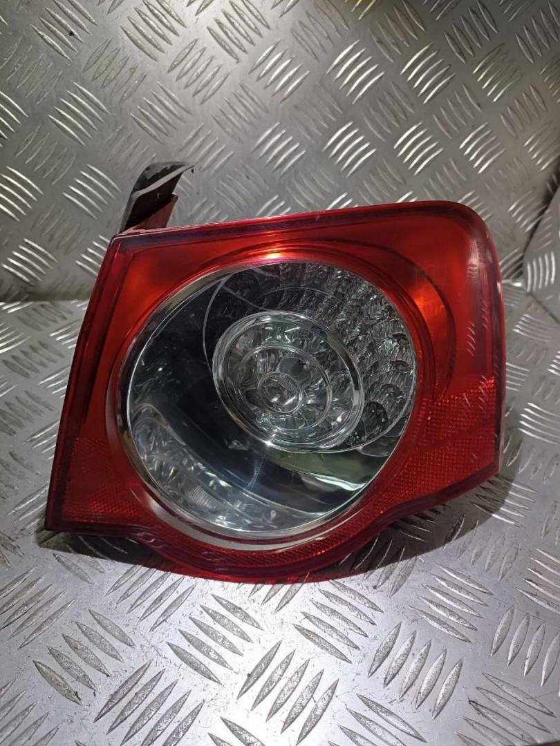 фонарь задний правый Volkswagen Passat B6 2009, седан, 3C5945096H - фото №1
