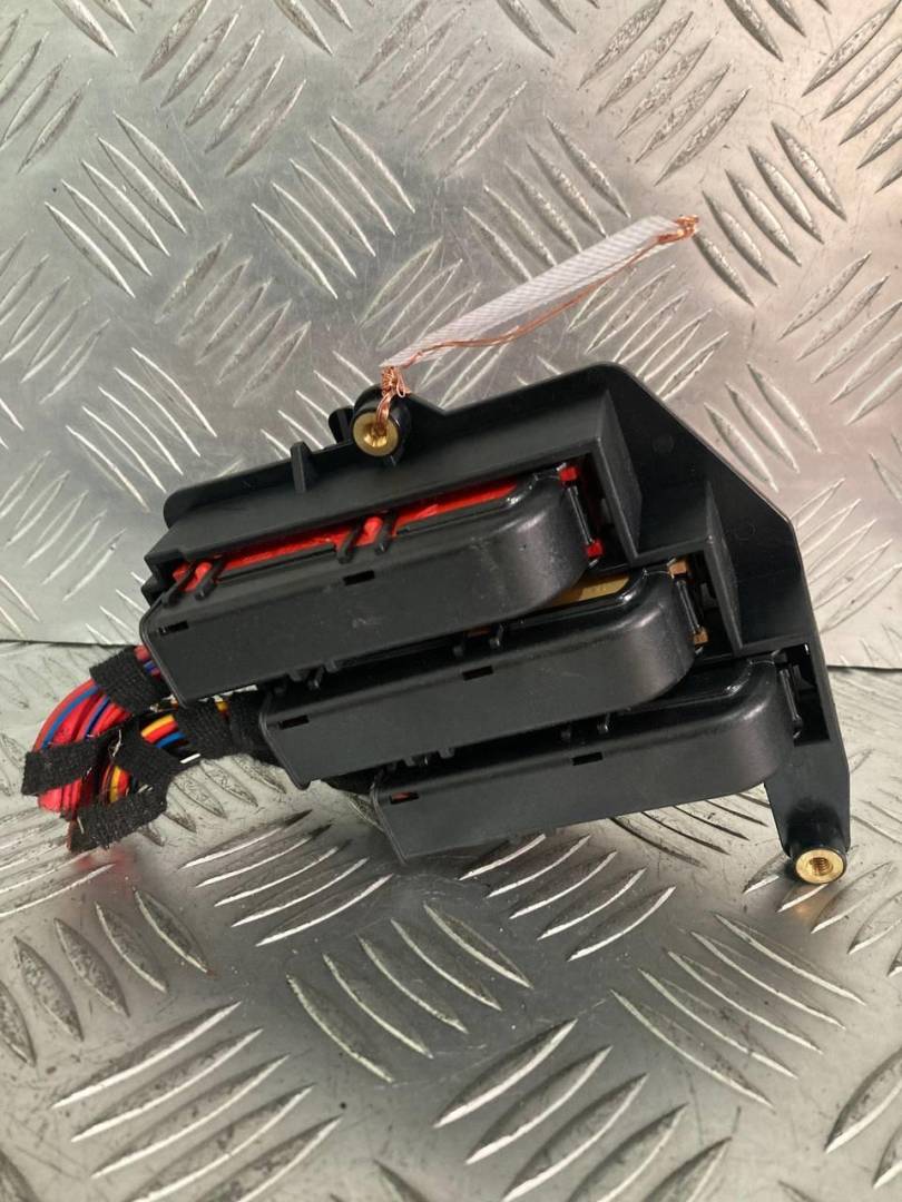 блок предохранителей Audi A6 4F/C6 2005, 3.2 л., i, бензин, 4F2971845A - фото №1