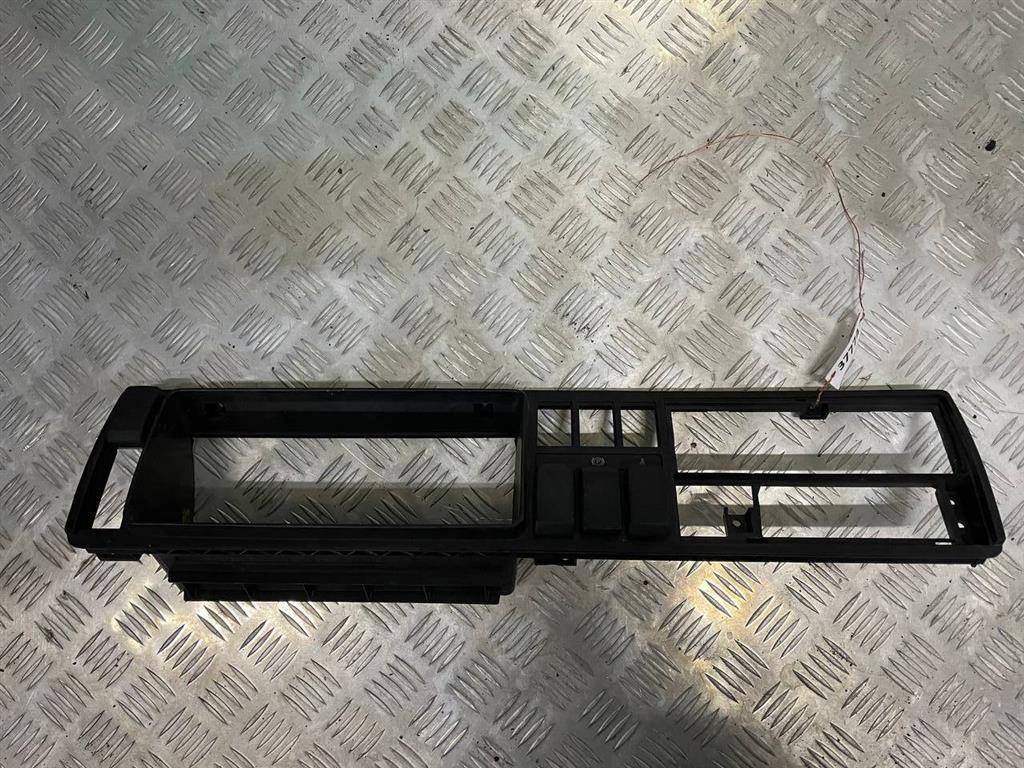 рамка панели приборов Volkswagen Golf 2 поколение 1989, 191857243A - фото №1