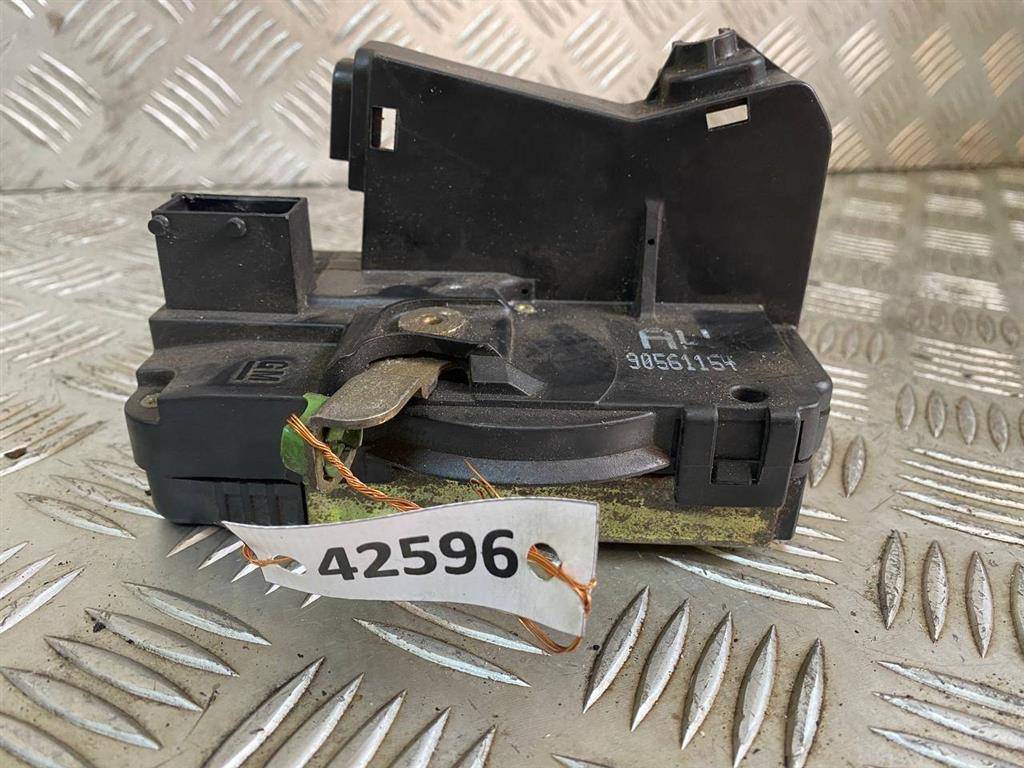 замок двери передней правой Opel Astra G 1999, 2.0 л., DTi, дизель, хетчбэк 5 дв., 90561154 - фото №1