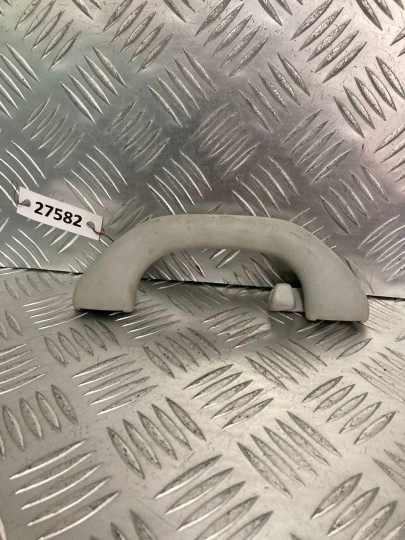 ручка внутренняя потолочная Volkswagen Passat B6 2009, 1K0857607 - фото №1