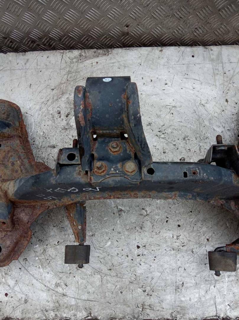 балка подвески передняя (подрамник) Mazda Xedos 9 1 поколение 1994, 2.0 л., i, бензин, МКПП - фото №1