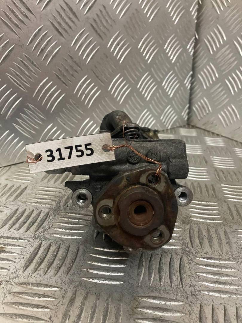 насос гидроусилителя руля Volkswagen Golf 4 поколение 2002, 1.9 л., дизель - фото №1