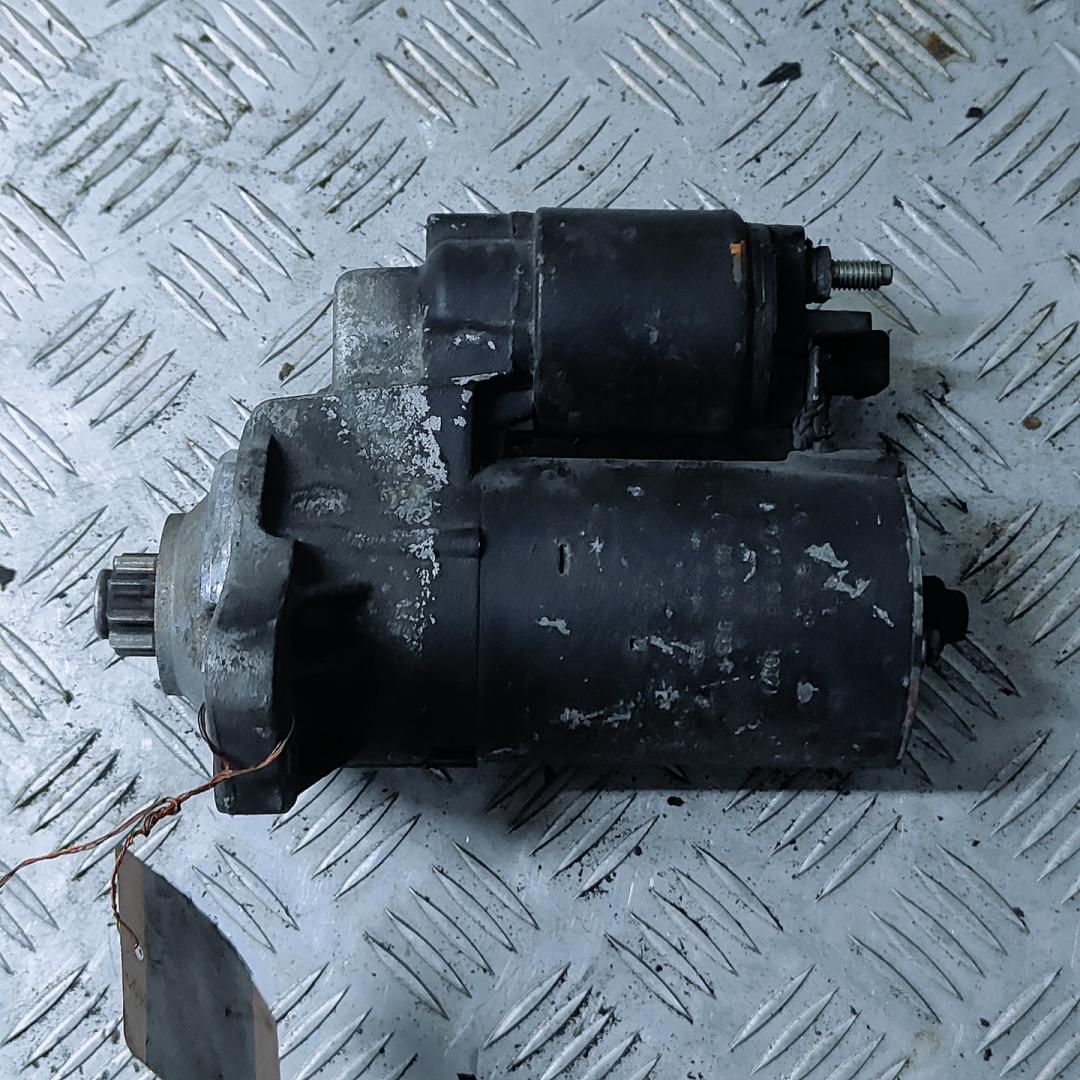 стартер Volkswagen Golf 4 поколение 2000, 1.4 л., i, APE, бензин, МКПП, передний привод, 1005821879, 0001121006, 020911023F - фото №1