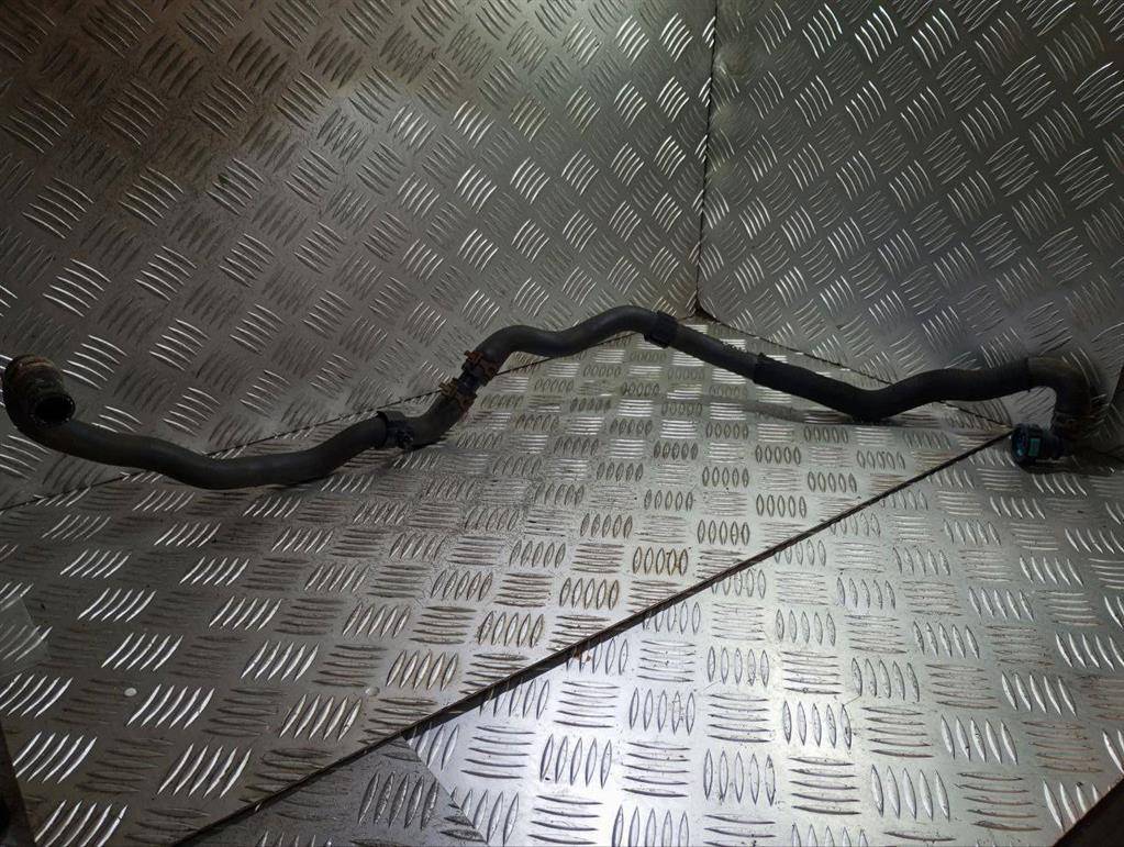 патрубок (трубопровод, шланг) Land Rover Discovery 5 поколение 2018, 3.0 л., 306DT, дизель, АКПП, фиолетовый, полный привод, правый руль, FPLA8D050CC - фото №1