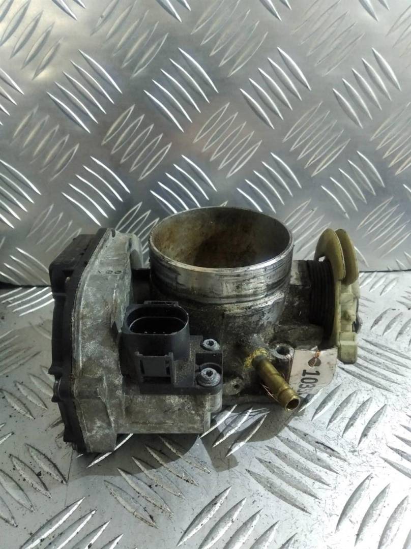 заслонка дроссельная Audi A6 4B/C5 1998, 2.4 л., i, бензин, 078133063AK - фото №1