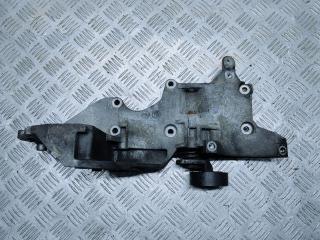 кронштейн генератора Volkswagen Passat B6 2009, 2.0 л., CBDA, дизель, МКПП, передний привод, 03L903143D