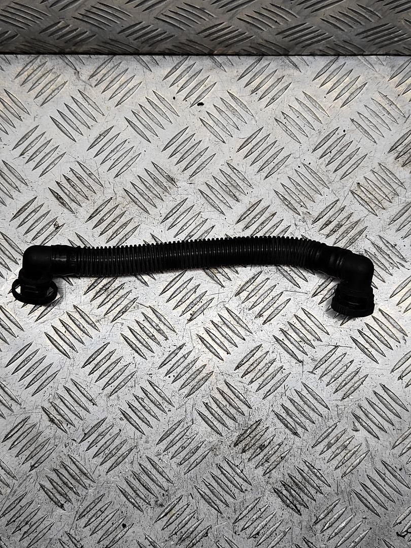 патрубок вентиляции картера Volkswagen Polo 4 поколение 2003, 1.4 л., i, BBZ, бензин, МКПП, передний привод, 036103493CP - фото №1