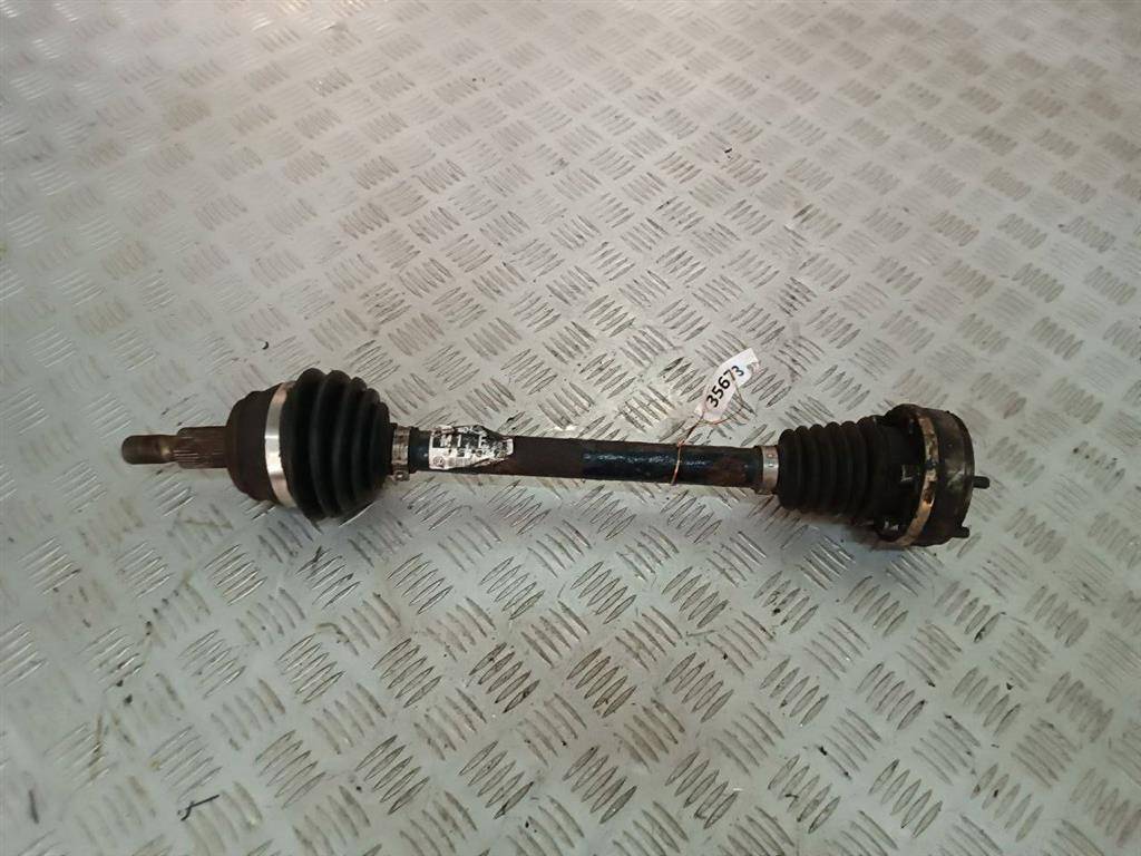 полуось передняя левая (приводной вал, ШРУС) Volkswagen Golf 4 поколение 1998, 1.6 л., i, бензин, МКПП, 1J0407271F - фото №1