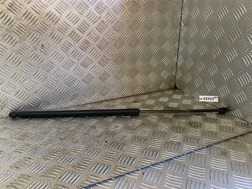 амортизатор крышки багажника (3-5 двери) Volkswagen Caddy 3 поколение 2006, минивэн, 2K0827550 - фото №1