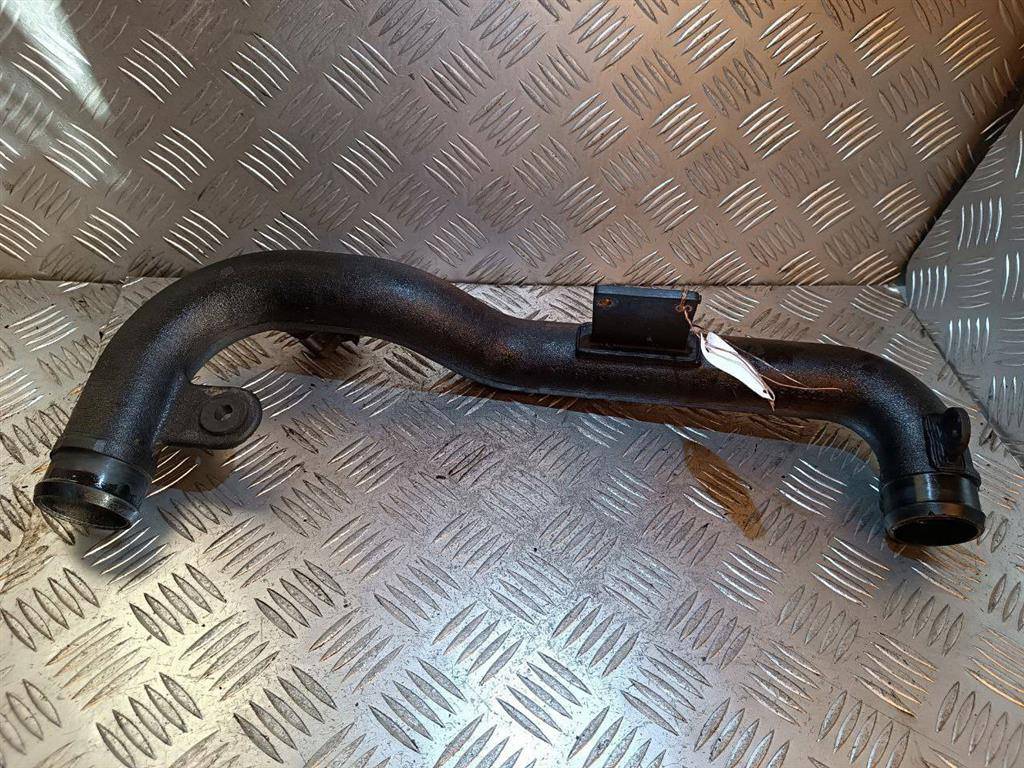 патрубок интеркулера Volkswagen Passat B5 1998, 1.9 л., TDi, дизель, 8D0145840M - фото №1