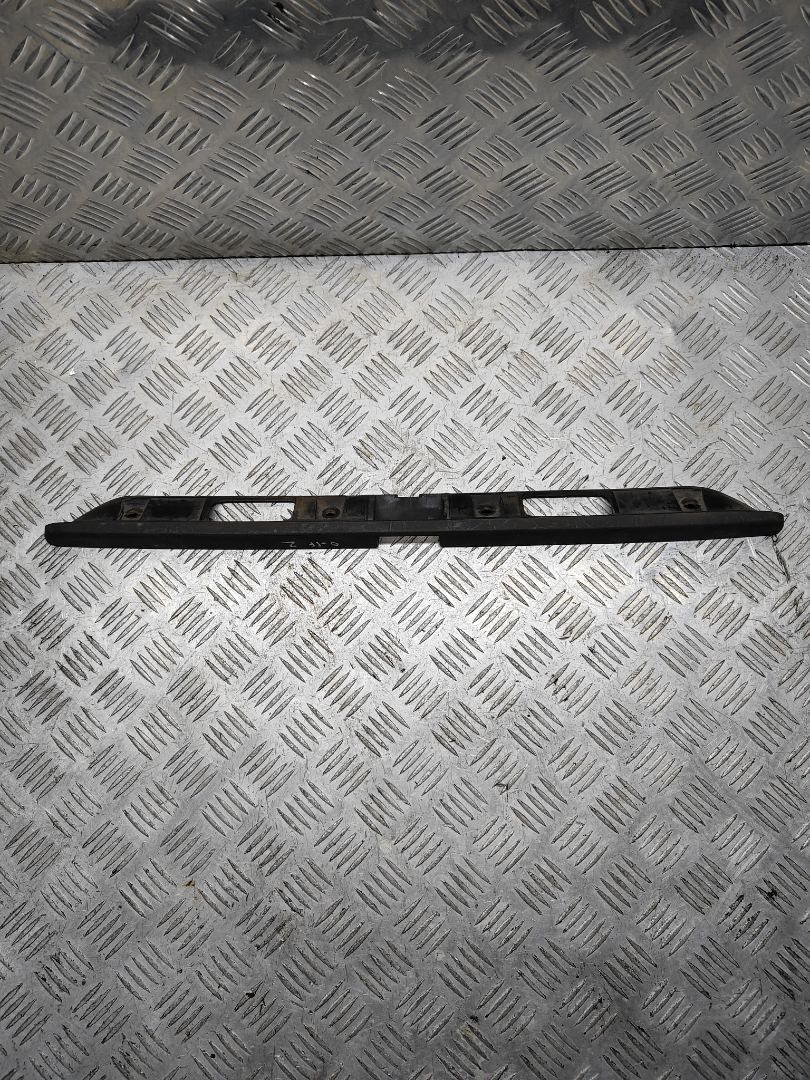 накладка подсветки номера Volkswagen Golf 2 поколение 1989, 191827577B - фото №1