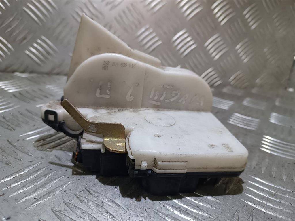 замок двери задней правой Volkswagen Golf 3 поколение 1994, 1H4839016 - фото №1