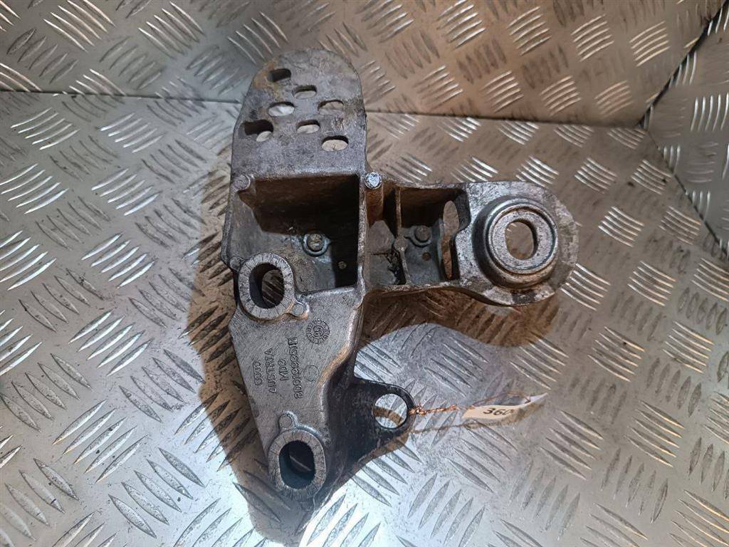 кронштейн двигателя Audi A4 B5 1995, 1.6 л., i, бензин, 8D0199351H - фото №1