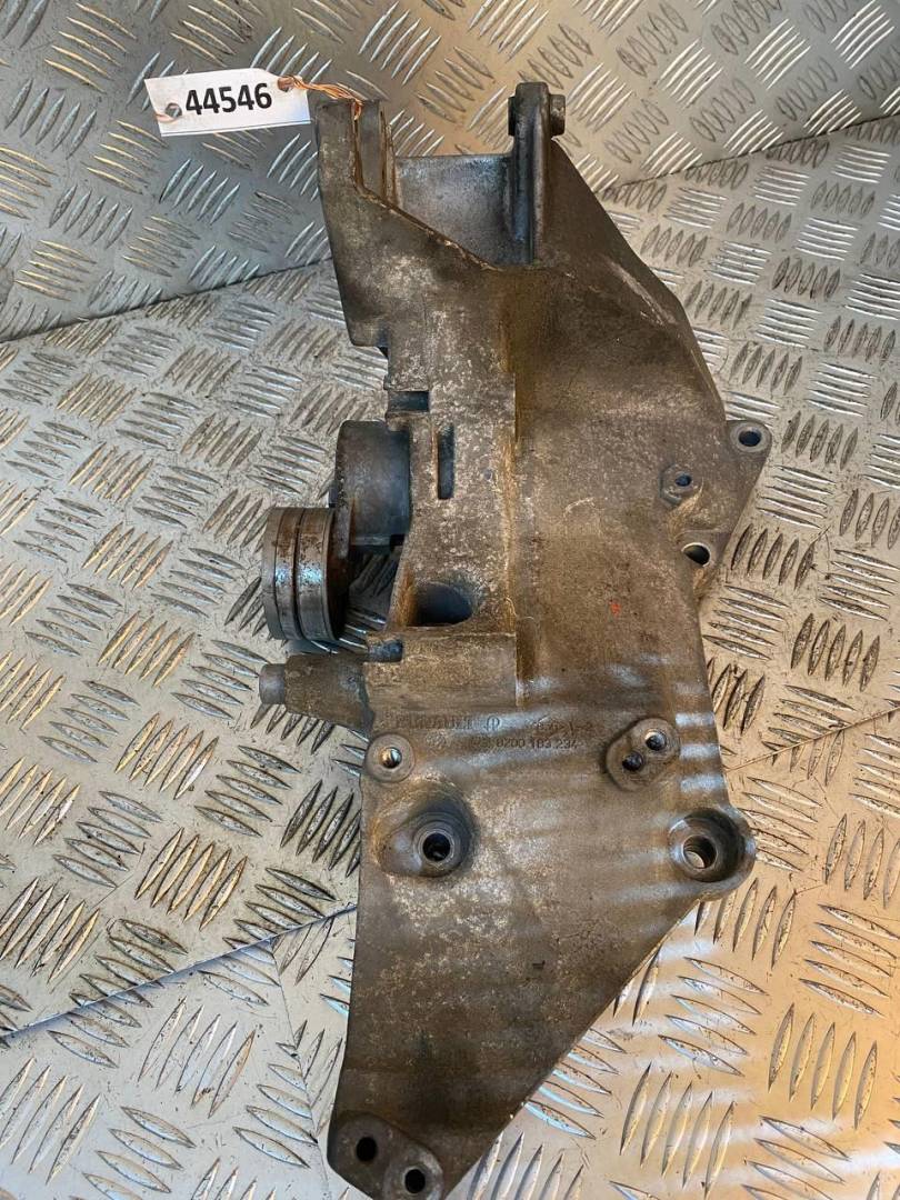 кронштейн генератора Renault Laguna 2 поколение 2002, 2.0 л., i, бензин, 8200133234 - фото №1