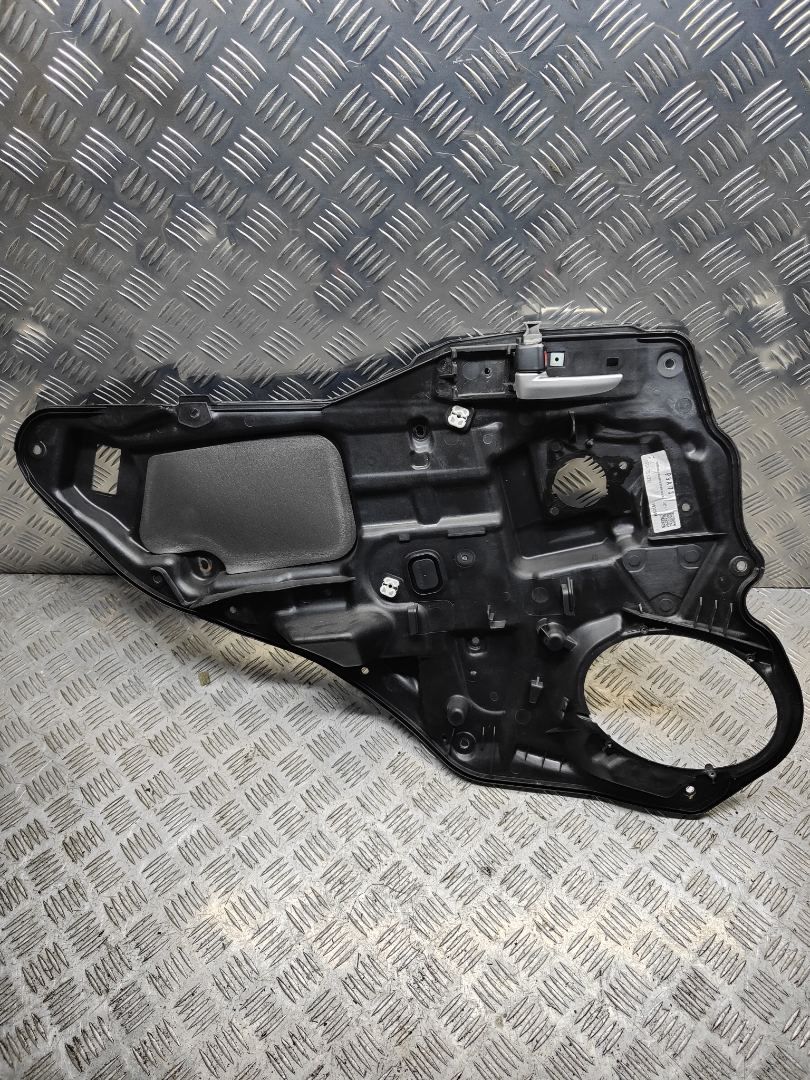 ручка обшивки двери задней левой Mazda 6 GG 2002, универсал, GJ6A7397X - фото №1