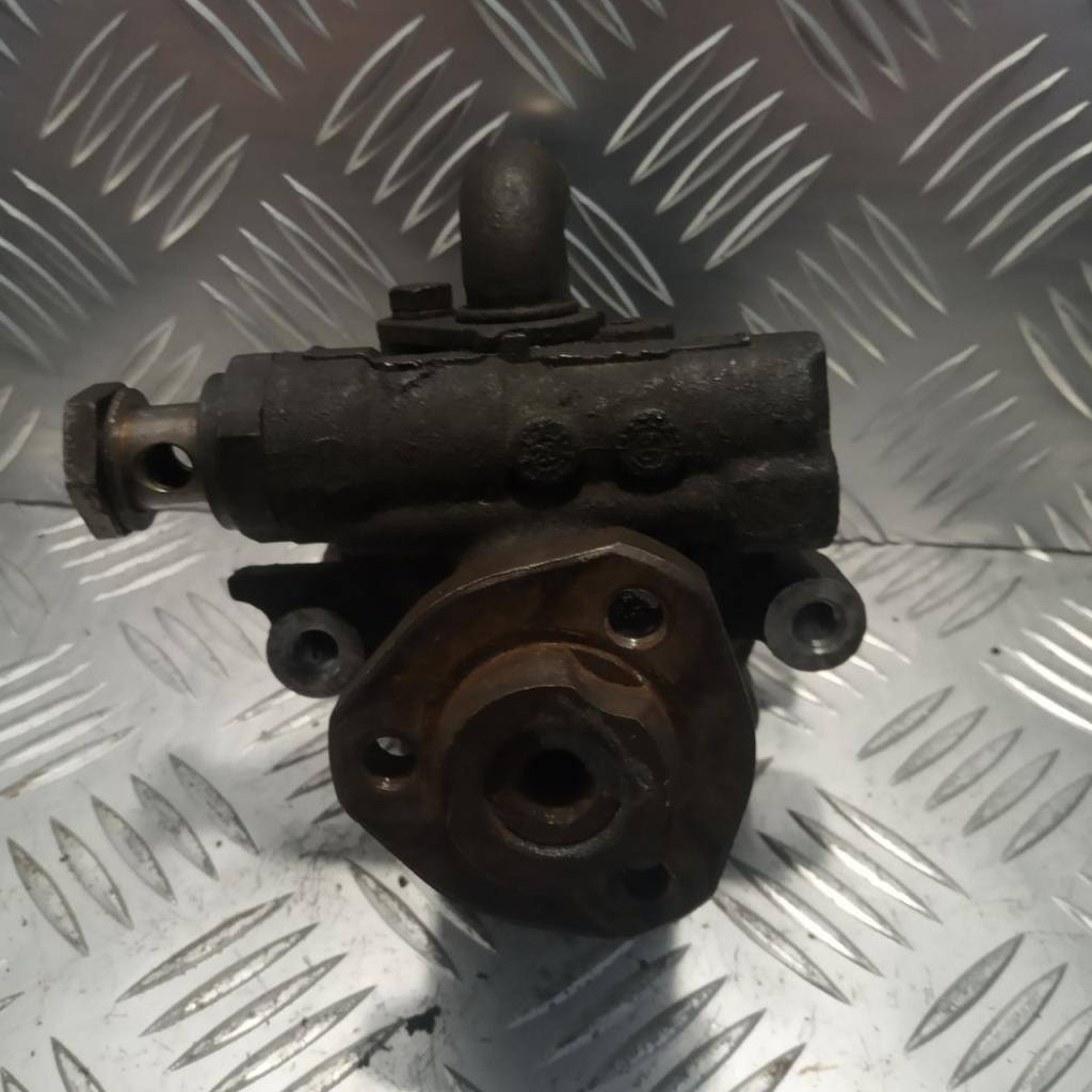 насос гидроусилителя руля Skoda Fabia 1 поколение (6Y) 1999, 1.9 л., SDi, дизель, 1J0422154A - фото №1