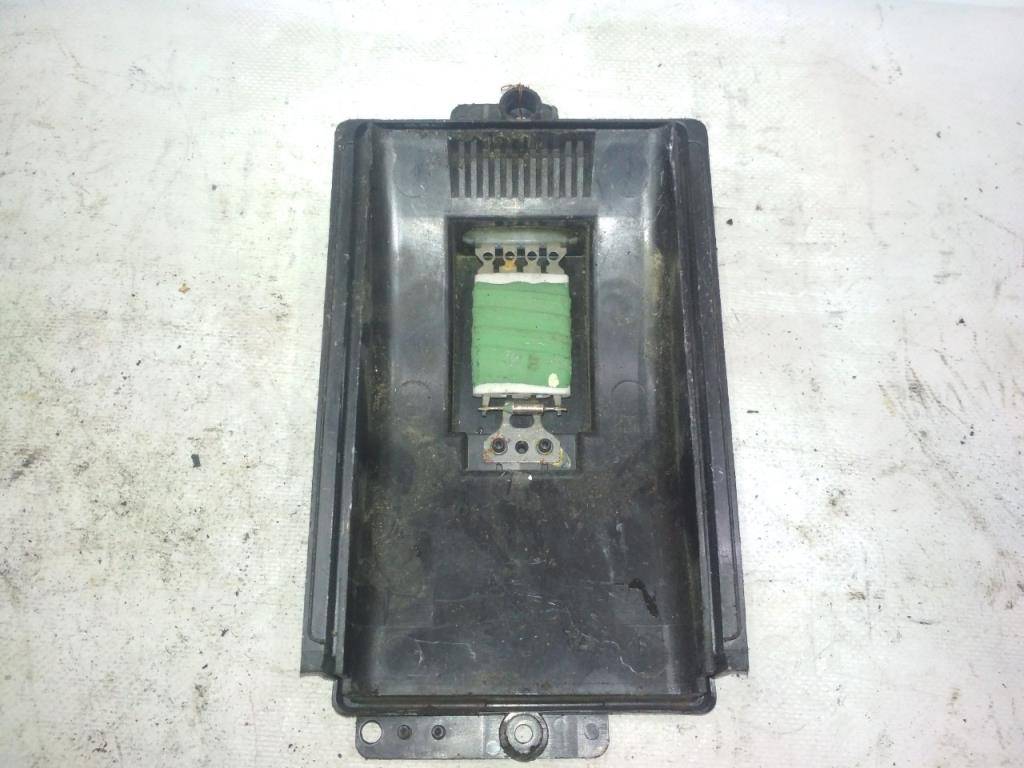 сопротивление печки Volkswagen Golf 4 поколение 2004 - фото №1