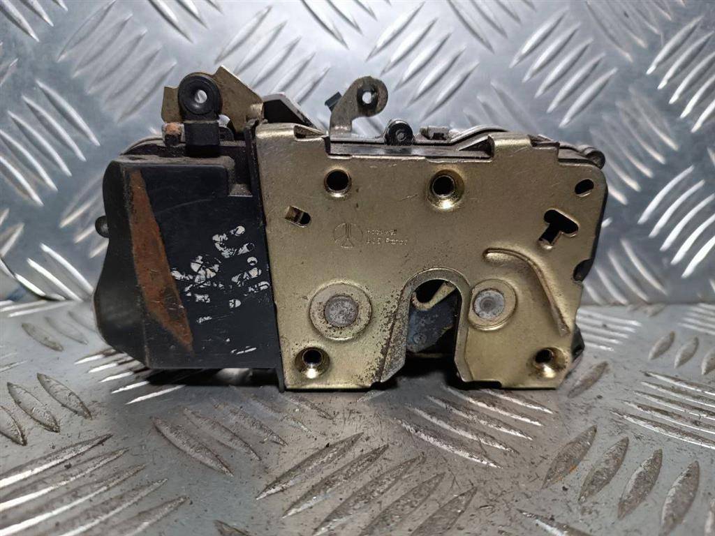 замок двери передней правой Peugeot 406 1 поколение 1998 - фото №1