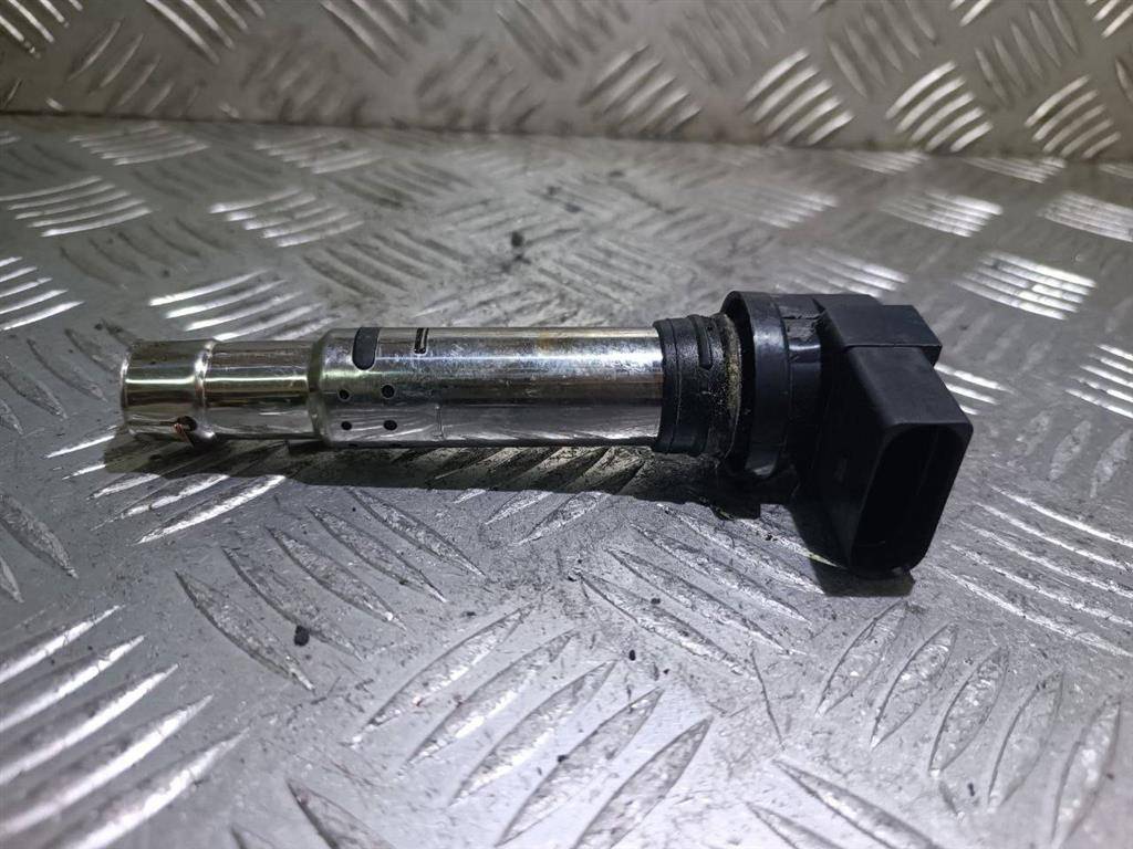 катушка зажигания Volkswagen Golf 6 поколение 2010, 1.4 л., i, бензин, 036905715C - фото №1