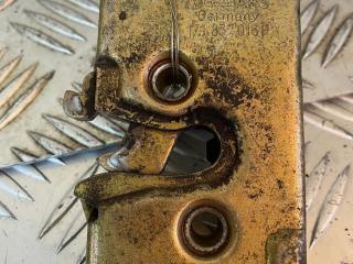 замок двери передней правой Volkswagen Golf 2 поколение 1992, 171837016F