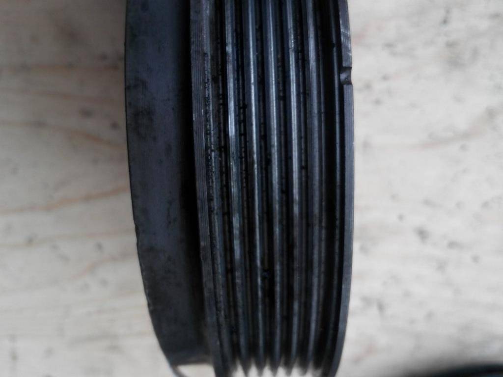 шкив коленвала Volkswagen Golf 4 поколение 1999, 1.9 л., TDi, дизель, МКПП - фото №1