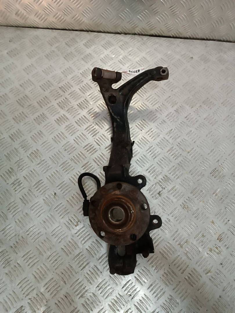 ступица передняя левая Volkswagen Passat B5 1998, 1.8 л., i, бензин, 8D0407257AL - фото №1