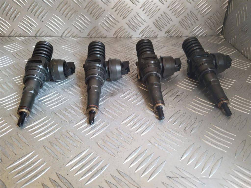 форсунка Skoda Superb 1 поколение 2005, 1.9 л., TDi, дизель, 038130073AG - фото №1