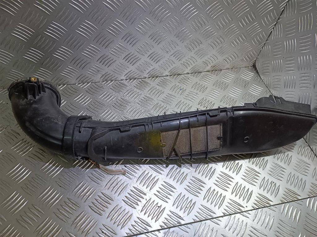 воздуховод (дефлектор) радиатора Land Rover Discovery 5 поколение 2018, 3.0 л., 306DT, дизель, АКПП, фиолетовый, полный привод, правый руль, JY329H707AA, 1194693S02 - фото №1