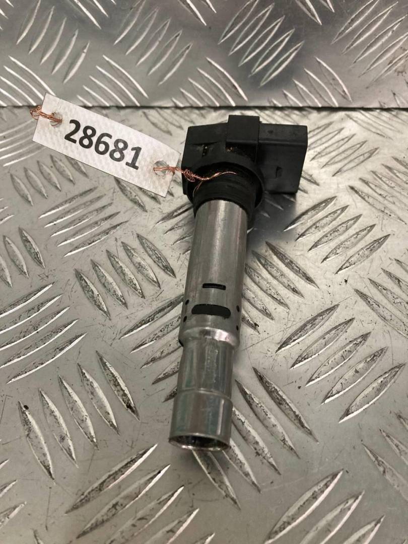 катушка зажигания Skoda Fabia 1 поколение (6Y) 1999, 1.2 л., i, бензин, 986221023 - фото №1