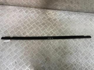 молдинг стекла Volkswagen Passat B4 1996