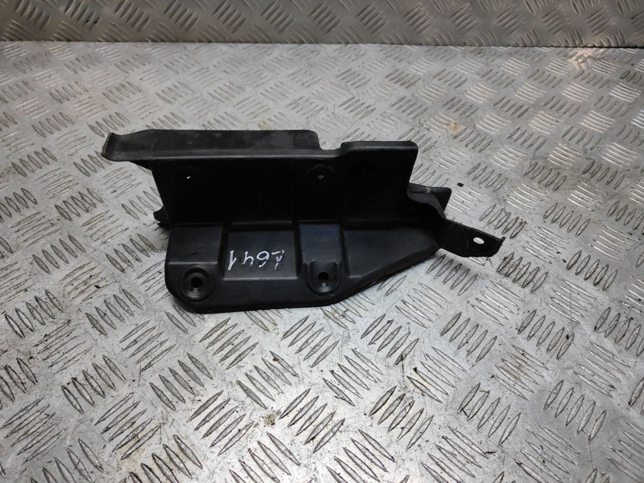 Крепление бампера заднего Audi A6 4F/C6 2006, 2.4 л., i, BDW, бензин, вариатор, чёрный, седан, передний привод, правый руль, 4F2807897 - фото №1