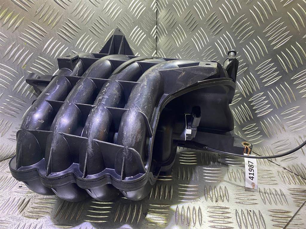 коллектор впускной Volkswagen Golf 4 поколение 1998, 1.4 л., i, бензин, МКПП, 036129711BK - фото №1