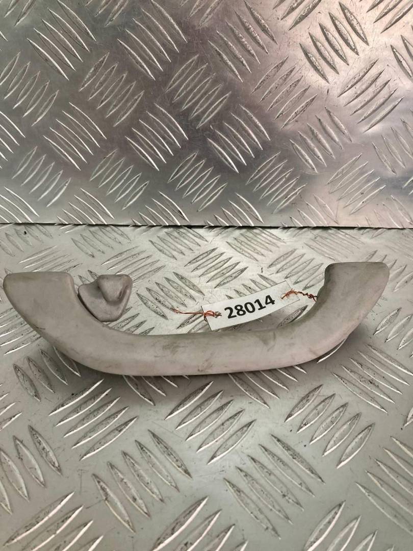 ручка внутренняя потолочная Volkswagen Passat B5 1997, 1.9 л., TDi, дизель, седан, 3B0857607 - фото №1