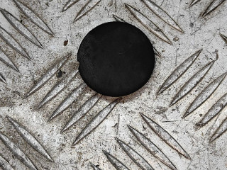 заглушка задней правой Volkswagen Touareg 1 поколение [рестайлинг] 2008, 3.0 л., TDi, BKS, дизель, АКПП, чёрный, внедорожник 5 дв., полный привод, правый руль, 7L0837935