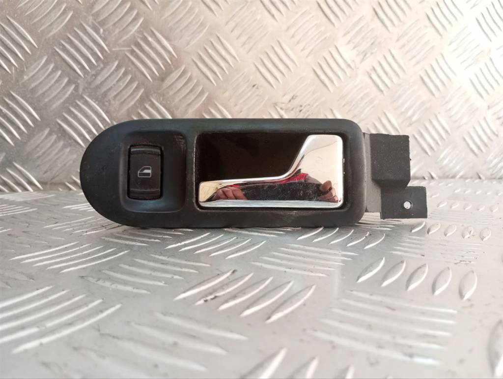 ручка внутренняя передняя правая Volkswagen Passat B5 1997, 3B1837114 - фото №1