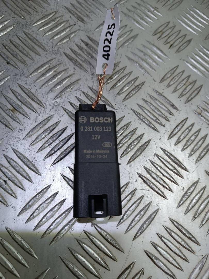 реле накала свечей Land Rover Discovery 5 поколение 2018, 3.0 л., 306DT, дизель, АКПП, фиолетовый, полный привод, правый руль, FX23189E2AC, 0281003123 - фото №1