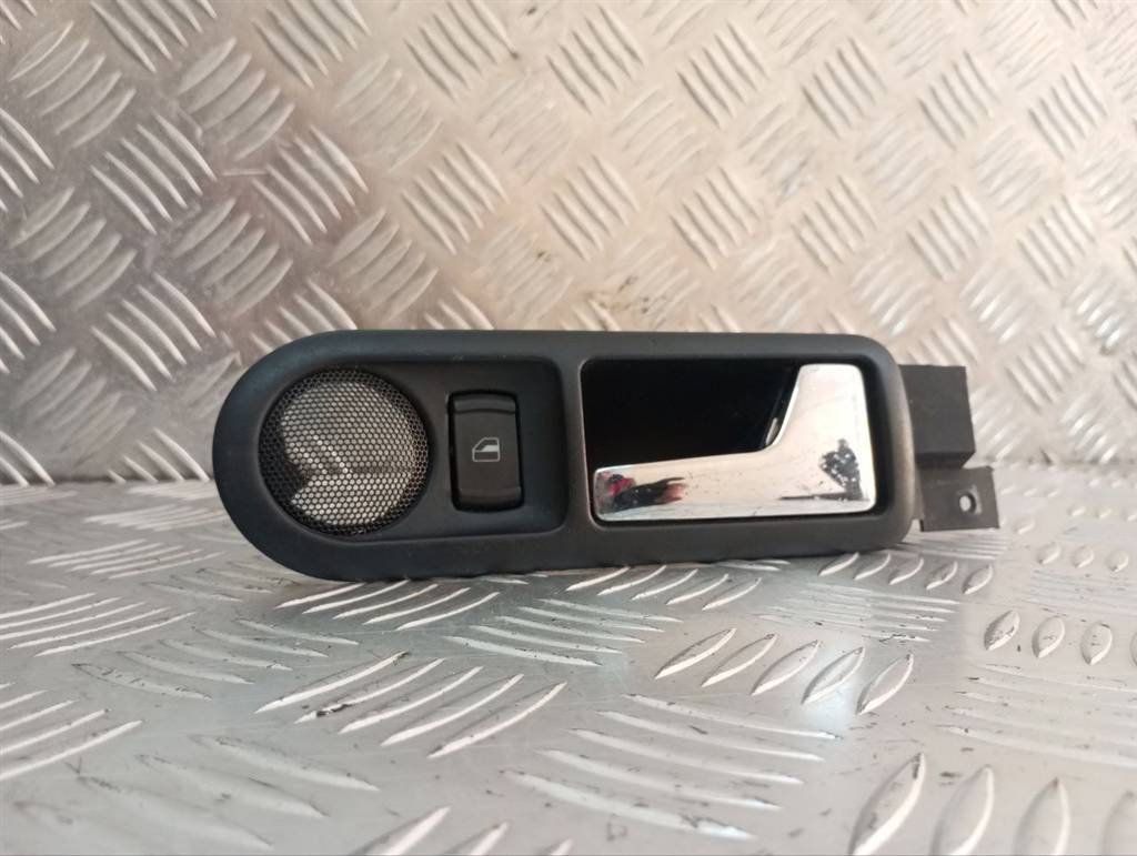 ручка внутренняя задняя правая Volkswagen Passat B5 1998, 3B0839114 - фото №1