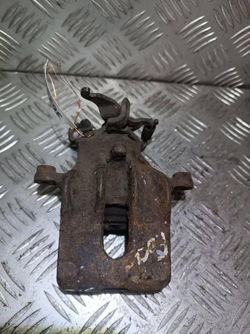 суппорт задний левый Ford Focus 1 поколение 2000, 1.6 л., i, бензин - фото №1